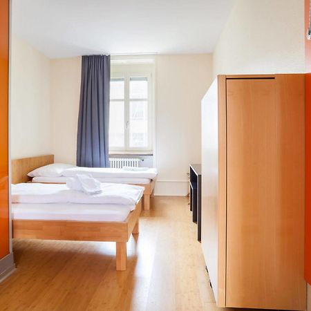 Easyhotel Basel - Self Service And Self Check-In Basileia Exterior foto