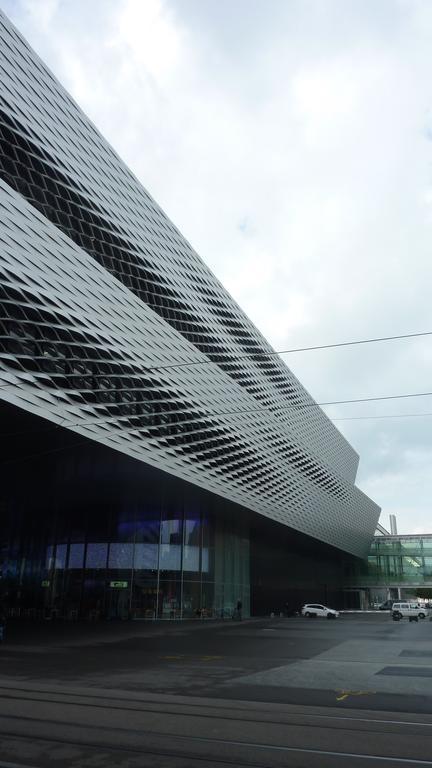 Easyhotel Basel - Self Service And Self Check-In Basileia Exterior foto
