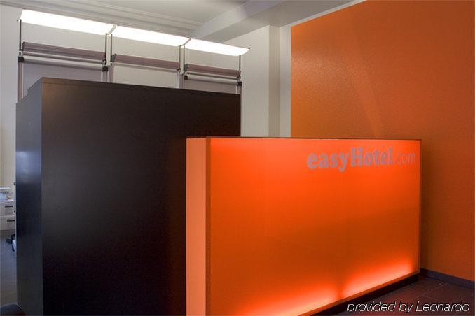 Easyhotel Basel - Self Service And Self Check-In Basileia Exterior foto