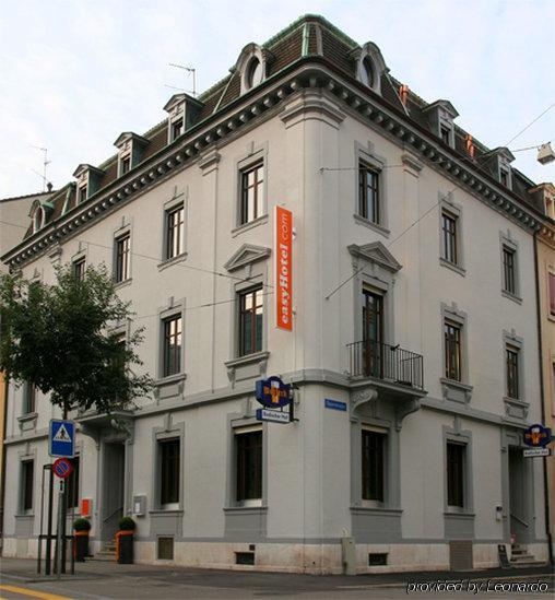 Easyhotel Basel - Self Service And Self Check-In Basileia Exterior foto