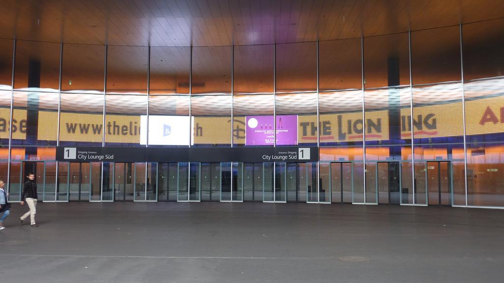 Easyhotel Basel - Self Service And Self Check-In Basileia Exterior foto